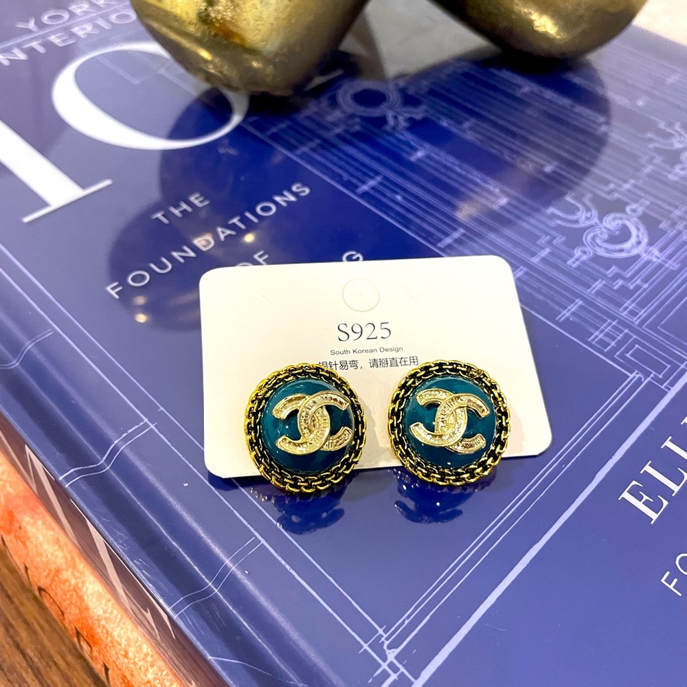 CC Vintage Gold Turquoise Earrings E15